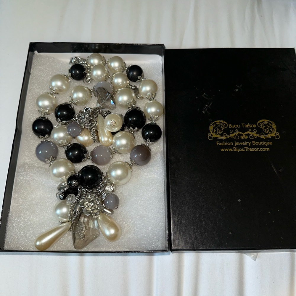 Black and White Pearl Necklace